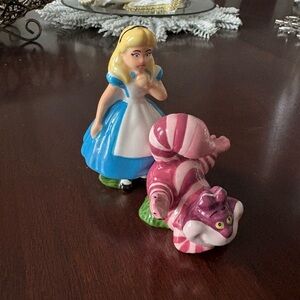 Alice in Wonderland Figurine  - salt and Pepper magnet set